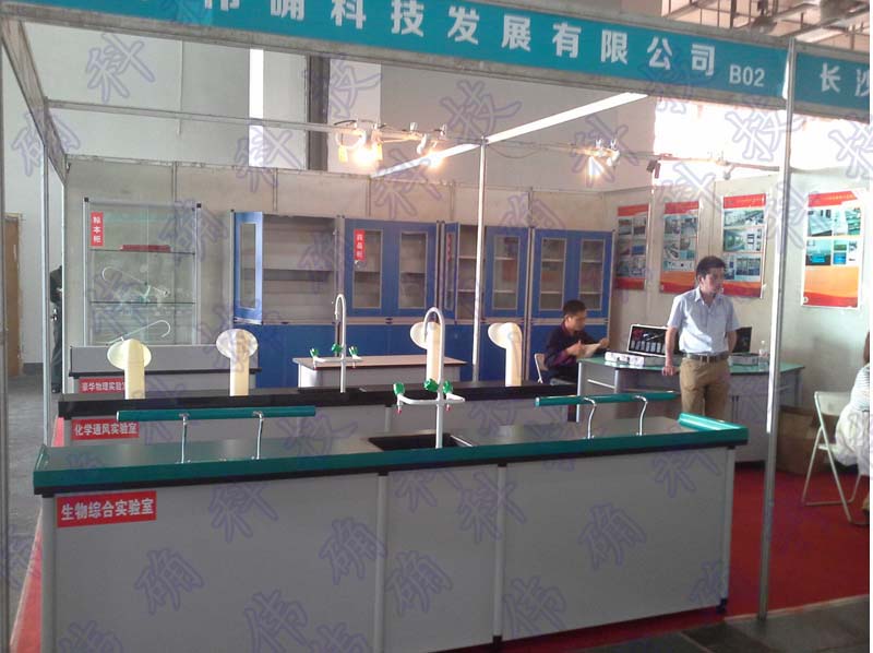 【偉確科技】攜帶自己的產品參加歷次中國教育裝備展示會
